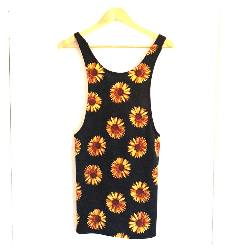 90’s lookin sunflower tunic style tank. Cute back!